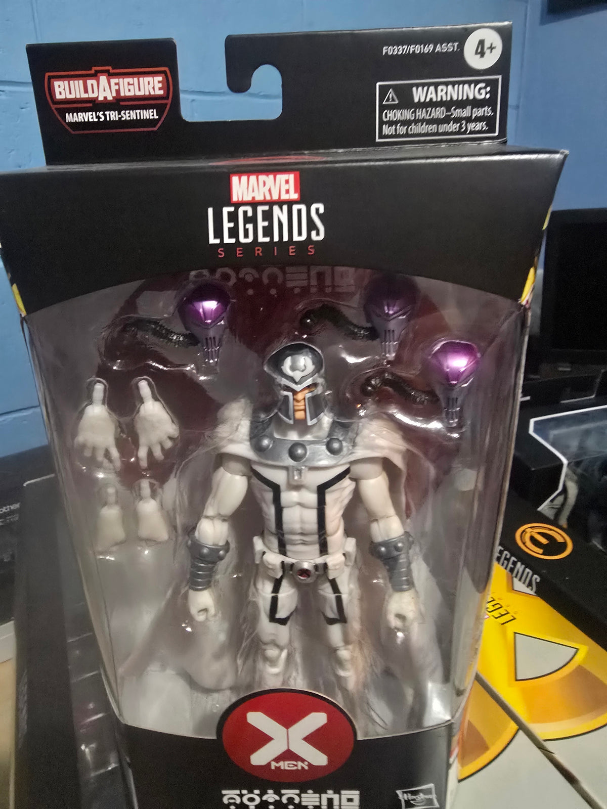 Marvel Legends X-Men Magneto House of X 6-Inch Action Figure Tri-Sentinel BAF